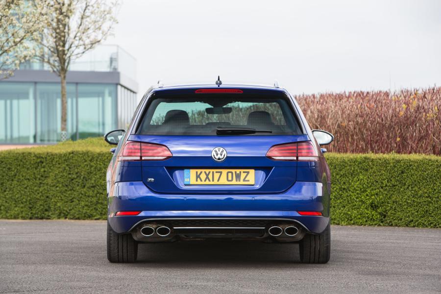  Volkswagen Golf R Estate 2017 года  (UK) (фото 24 из 31)